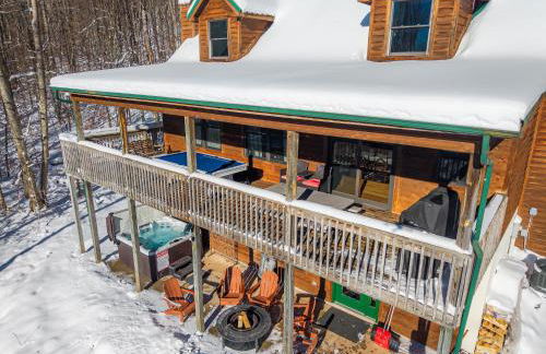 Leaf Peeper's - HUGE deck, pizza oven, Pac-man! - Photo 1
