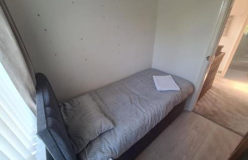 L & J Escapes - 8 Bedrooms suitable for Contractors and Families- Private parking available for 6 vehicles - Foto 16