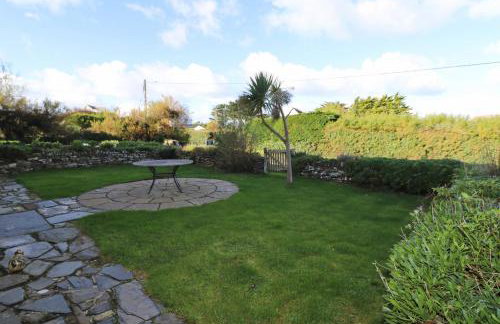 WALK TO THE BEACH, spacious cottage with sea views - Foto 9