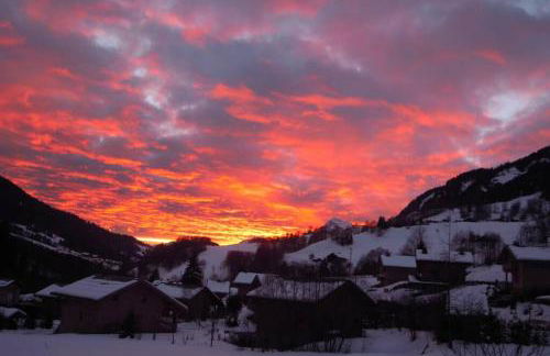 A4 km de Megève très joli studio avec jacuzzi ,vue sur les montagnes au calme - Foto 24