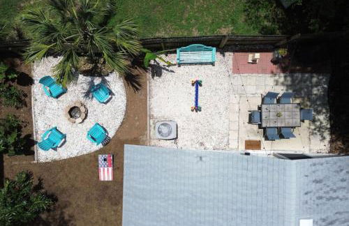 Beach Retreat with Backyard Flair and Yard Games - Foto 26