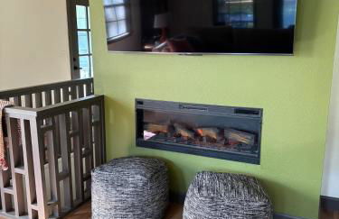 Modern Mountainside Cabin - Photo 3