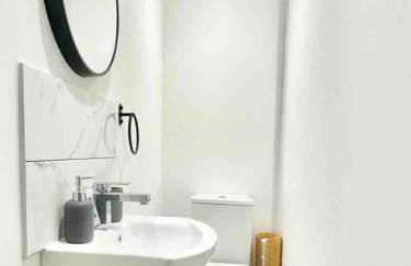 Swindon 3 Bedroom spacious home parking & garden - Foto 13