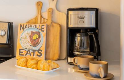 Sleeps 28 2 Units Near DT Nashville Outrider by AvantStay - Foto 54
