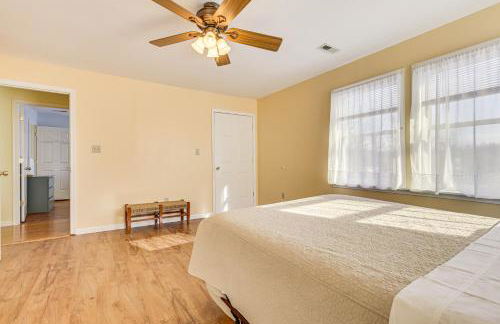 Family Home with Game Room and Decks in Etlan! - Foto 18