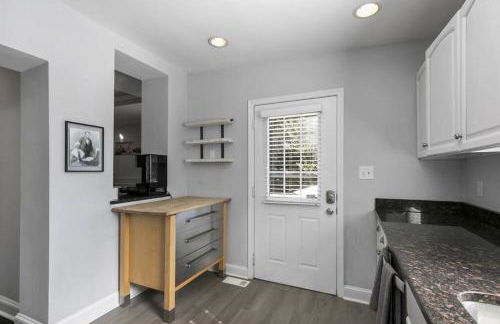 Capitol Hill Stay Like No Other - Photo 21