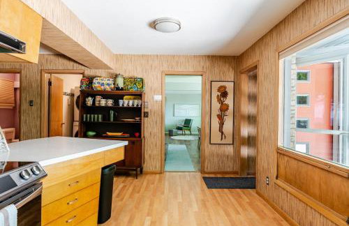 All the Waters Retro Home on Lake Michigan- Your Own PRIVATE BEACH - Foto 39