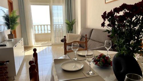Beachfront apartment, sea view, pool, close to bars and restaurants - Photo 2