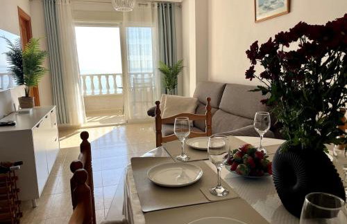 Beachfront apartment, sea view, pool, close to bars and restaurants - Photo 2