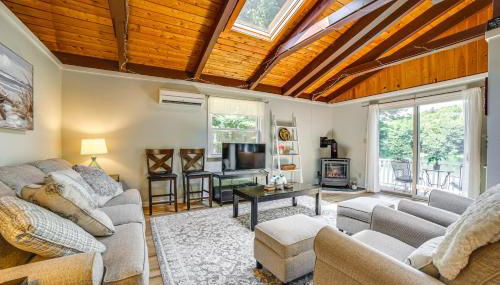 Breathtaking Newbury Cottage with Deck on Chalk Pond - Foto 5