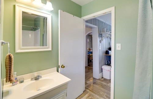 Deck and Indian River Bay Views Coastal Cottage - Foto 18