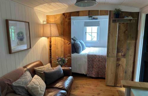 Cornwall Woodland Shepherd's Hut with Hot Tub - Deirdres Hut - Foto 21