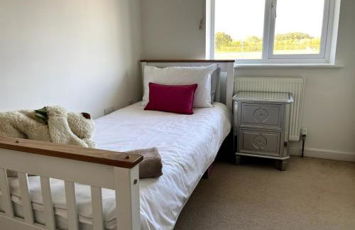 New Forest home - 4-beds and garden - 10 mins from Beach - Photo 20