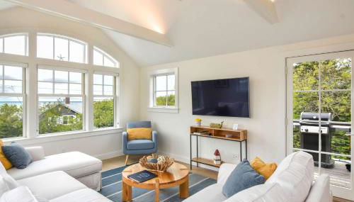 Gorgeous Architectural Home w Water Views - Foto 5