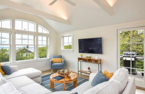 Gorgeous Architectural Home w Water Views - Foto 5