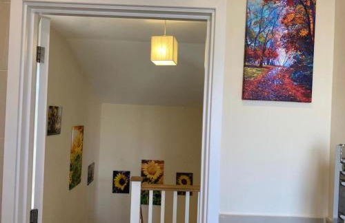 Homely & Warm Trumpington House w Parking, 5 mins drive to Bio Medical Campus, Addenbrooke's & Papworth hospitals - Foto 38