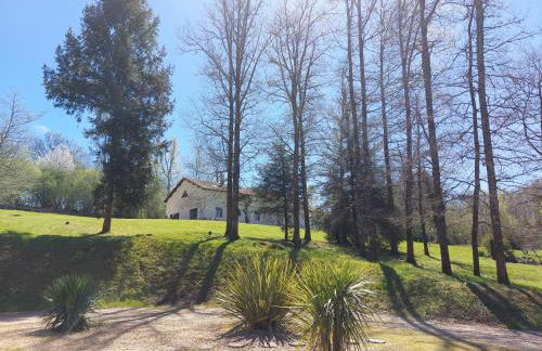 "Le petit bonheur" Gîte van 4 tot 12 personen met privé vijver van 2Ha - Foto 8