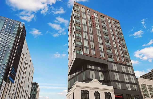 Ramada Suites By Wyndham Victoria Street West - Photo 55