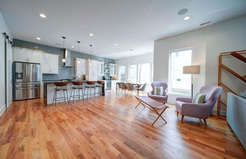 Luxe Townhome Rooftop Hot Tub Parking - Photo 30