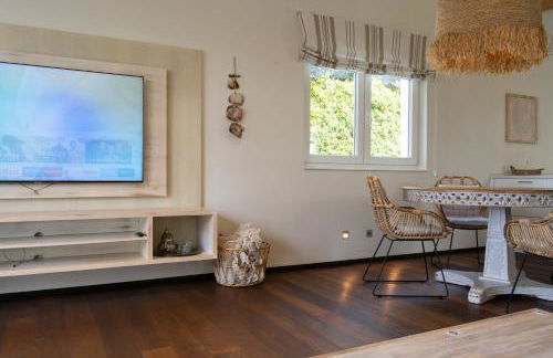 Villa Madrugada, beachside villa in Costabella - Photo 39