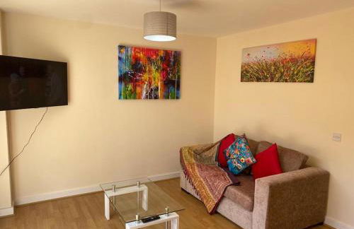 Homely & Warm Trumpington House w Parking, 5 mins drive to Bio Medical Campus, Addenbrooke's & Papworth hospitals - Foto 12