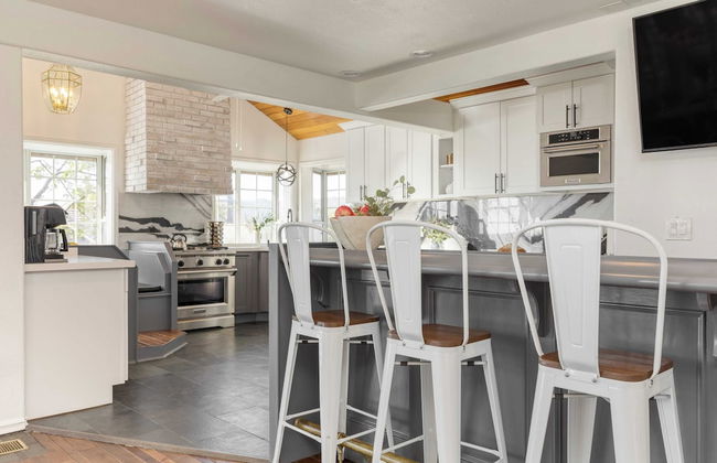 Views, Hot Tub, Firepit, Game Room, Playground Enchanted Forest by Avantstay - Foto 12