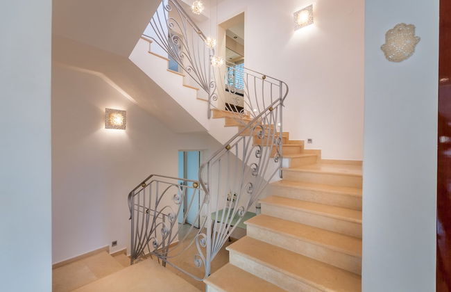 Luxurious Villa with great location - Foto 43