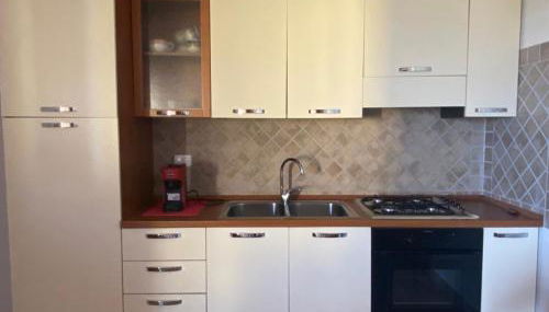 Lisa's lovely house - Photo 3