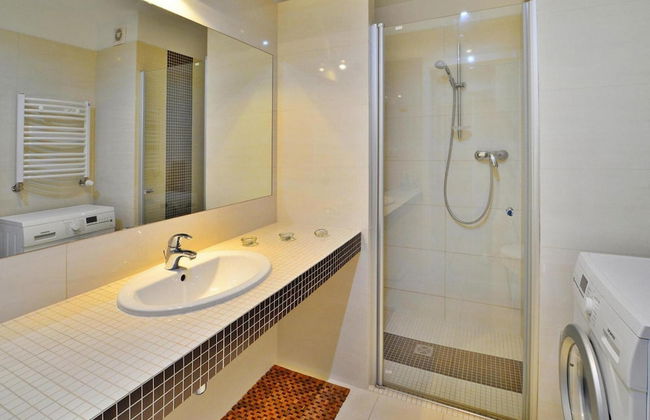 Comfortable Apartment, Ground Floor, Balcony - Photo 8