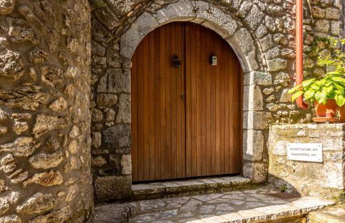 Rustic home in heart of Stemnitsa - Photo 20