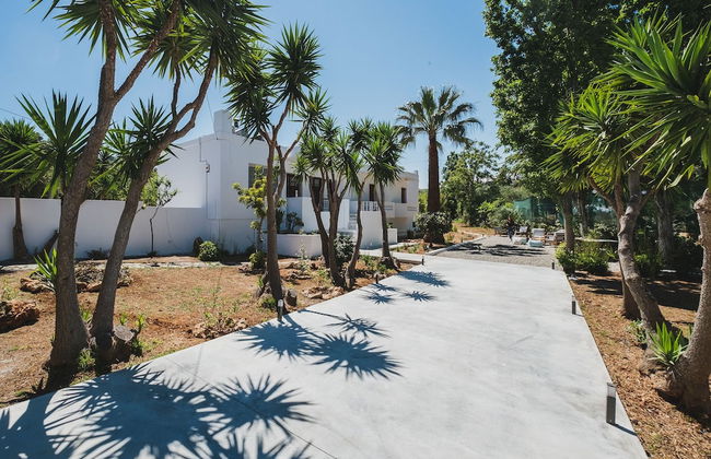 Mid-Century Modern Villa Vintage Charm - Foto 42