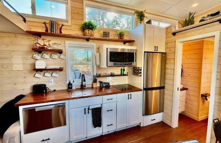 Couple’s retreat in Tiny Home w soaking tub/beach - Foto 1