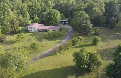 Lovely Vacation Rental with Hot Tub and Amazing Amenities for a Fantastic Family Escape in Clarkesville, Georgia - Foto 9