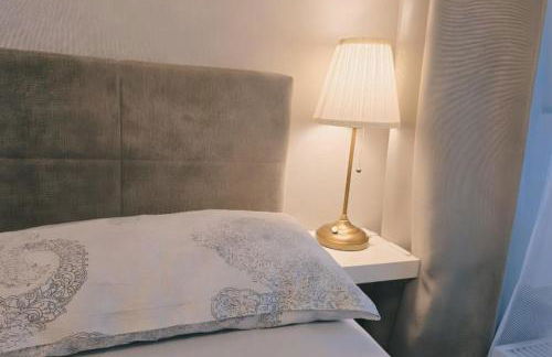 zentrale Design-Ferienwohnung mit Balkon und Stellplatz in Karlsruhe - APOLONIAliving - Foto 7