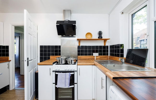 Convenient and Stylish 2-bed Apartment in Croydon - Foto 1