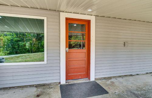 Lake Escape with Hot Tub and Docks in Hope! - Foto 27