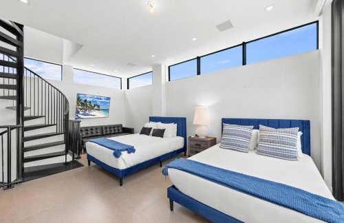 Three Story Waterfront Villa with Basketball and Mini Golf - Foto 32