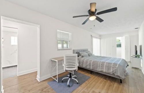 Sunny Palmetto Oasis: 4br Home With Private Pool 4 Bedroom Home by RedAwning - Photo 8