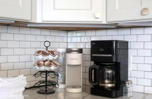 Just renovated 2 bedroom condo 1 mile from Salem - Photo 10