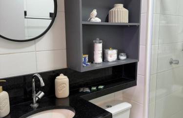 Studio 63 novo, luxuoso e completo com ar condicionado e cama Queen Size - Centro Mogi - Até 4 Pessoas - Foto 27