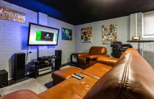 City home with parking and garden- pet friendly - Photo 52