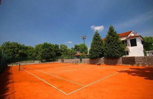 Holiday house with swimming pool - Photo 2