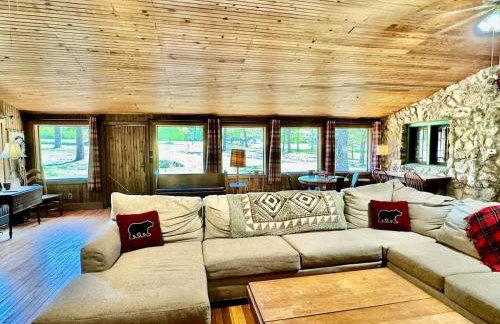 Tranquil Riverfront Cabin Retreat with Wildlife, Trails & Open Skies in Tahlequah, Oklahoma - Foto 11