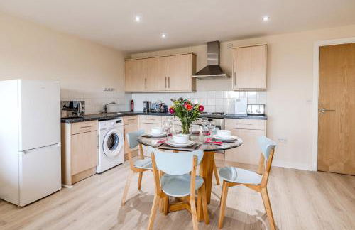 Waterfront Quayside Apartment with secure parking & lift, Ideal for Mobility Users - Foto 42