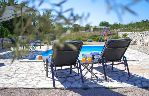 Villa Niko PET FRIENDLY 200 M FROM HIDDEN SANDY BEACH pets stays for free - Photo 2