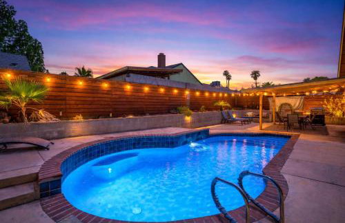Fresh & Fun! Vegas 4BR w Heated Pool, Dog Friendly - Photo 1