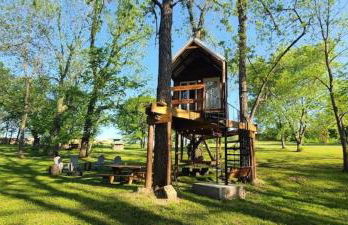 Tree House Glamping Destination near the Ozarks, with River Access for Swimming and Fishing - Photo 7