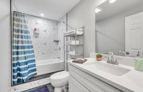 Dave and Busters, Outlets, Convention Center across street w Parking - Sleeps 15 - Foto 5