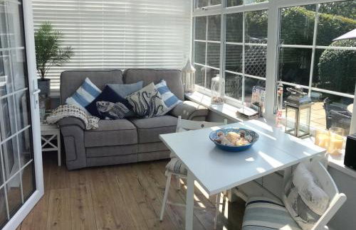 Ty Bach, 1 bedroom home with hot tub and views - Photo 8