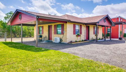 Classy San Benito Vacation Rental with Chiminea! - Foto 3